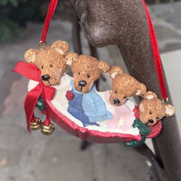 Kurt Adler Christmas Caroling Bears Resin Holiday Ornament. - Picture 4 of 5
